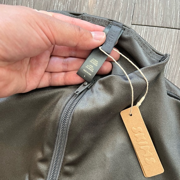 SKIMS ALL-IN-ONE SHINE MOCK NECK LONG SLEEVE ONESIE | GUNMETAL - Picture 5 of 5